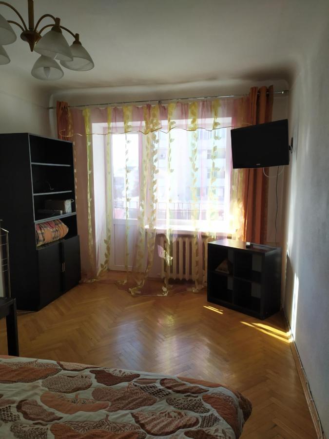 3- Х Комнатная Квартира В Центре Apartamento Rivne Exterior foto